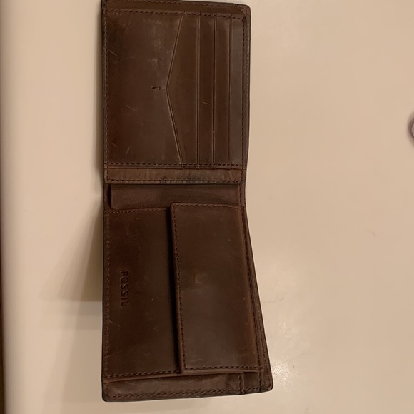 Dark brown, Mens Fossil wallet - Picture 2 of 6